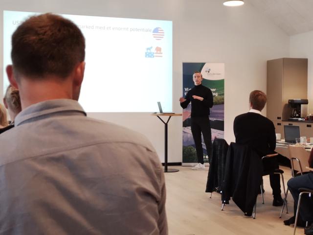 Mennesker i snak i forbindelse med matchmaking event på Nordic Innovation Fair 2022